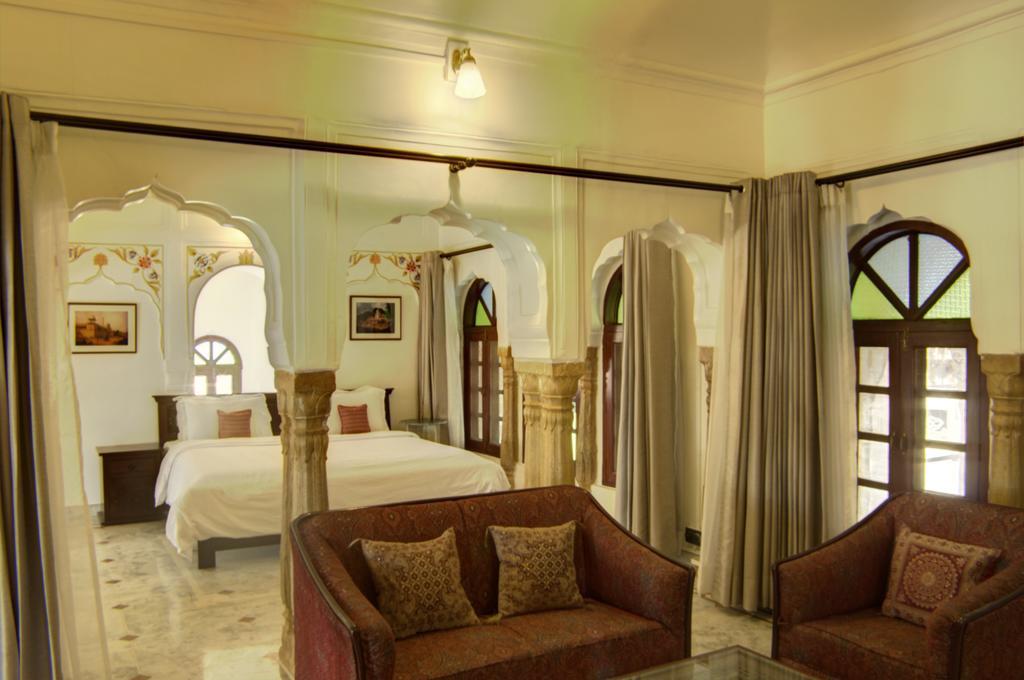 Amritara Surajgarh Fort Rum bild