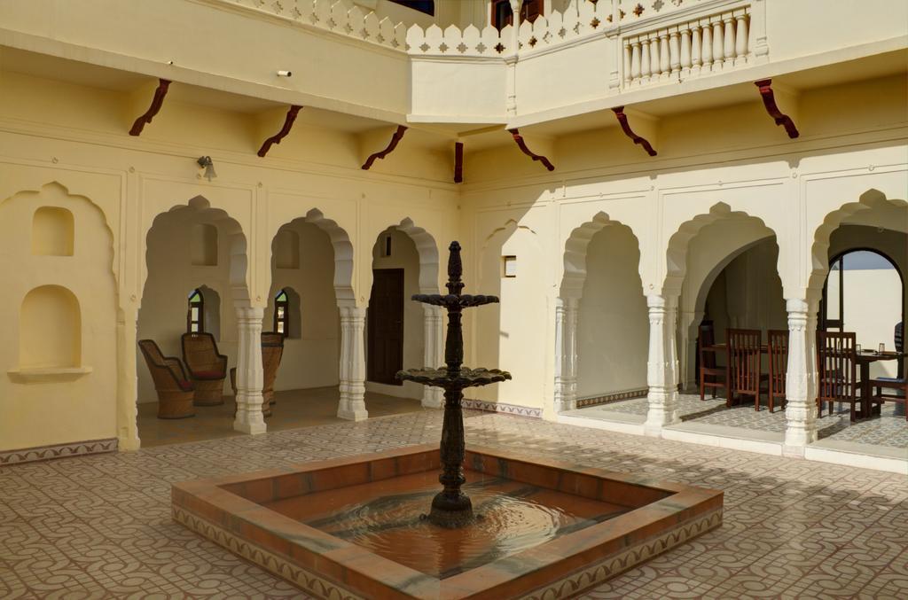 Amritara Surajgarh Fort Exteriör bild