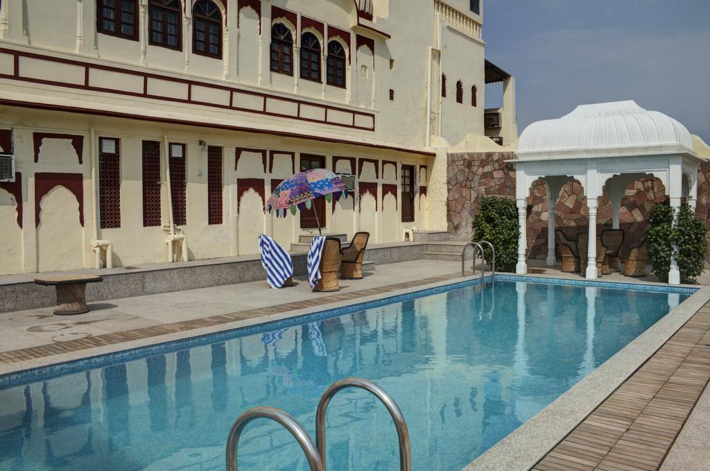 Amritara Surajgarh Fort Exteriör bild